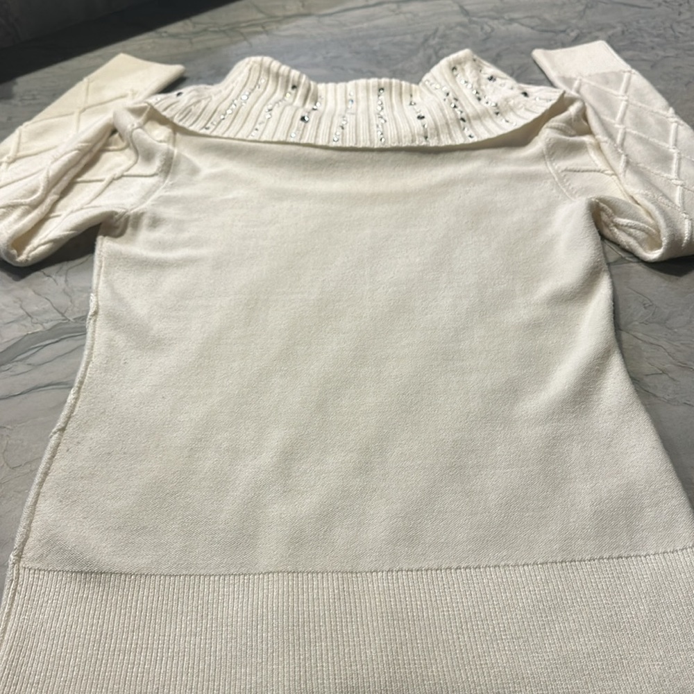 Donated. White House Black Market Scoop neck - Picture 3 of 6